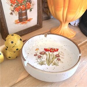 Vintage 1970s Otagiri Japan Speckled Ashtray
With Wildflowers